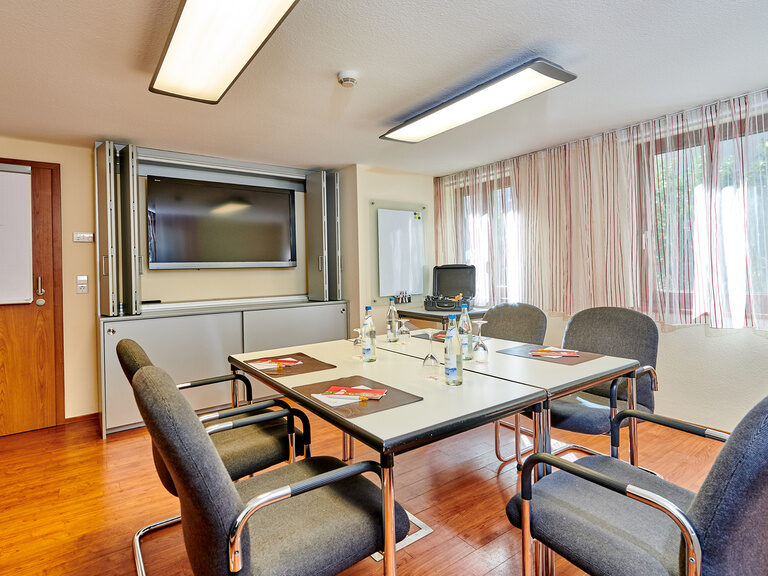 Kleiner klimatisierter Besprechungsraum im Ringhotel Gasthof Hasen in Herrenberg für Meetings