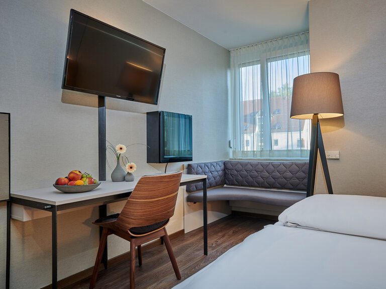 Komfortables Hotelzimmer mit Arbeitsplatz im Ringhotel Gasthof Hasen in Herrenberg