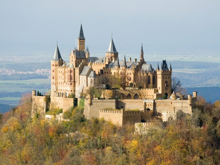 Burg Hohenzollern auf der Schwäbischen Alb nahe Herrenberg und dem Ringhotel Gasthof Hasen