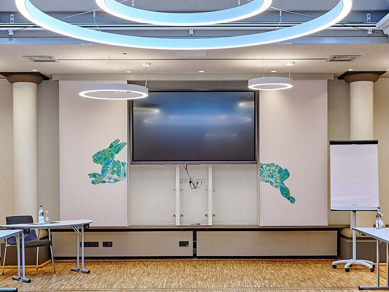 Modernes Display im Tagungsraum des Ringhotel Gasthof Hasen in Herrenberg für Präsentationen