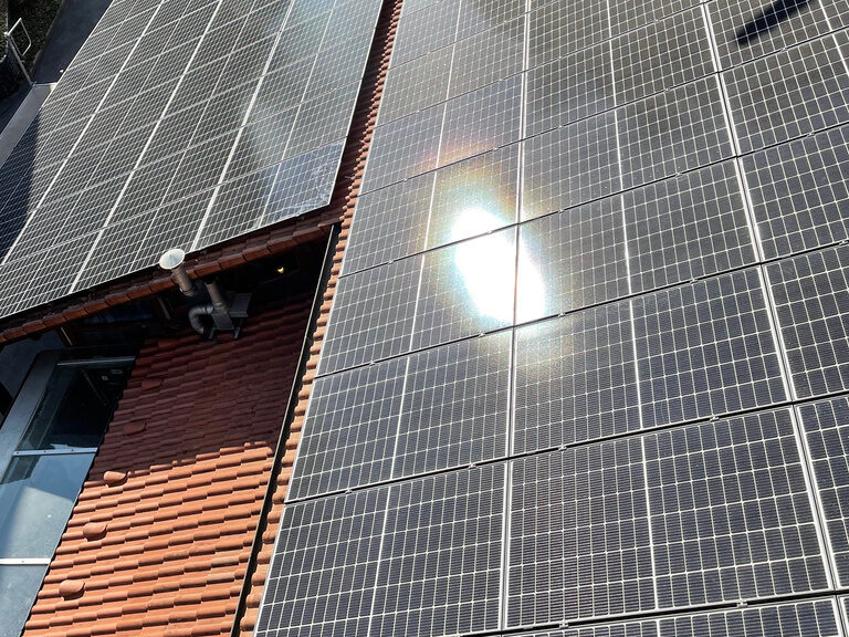 Solaranlage auf dem Dach des Ringhotel Gasthof Hasen in Herrenberg für nachhaltige Energie