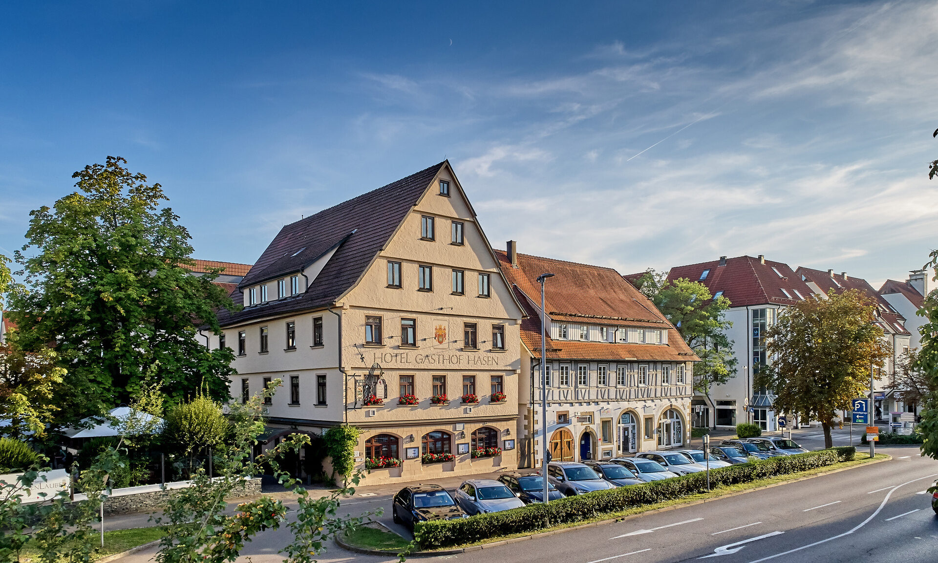 Blick auf das Hotel Gasthof Hasen in Herrenberg an einem schönen Sommertag